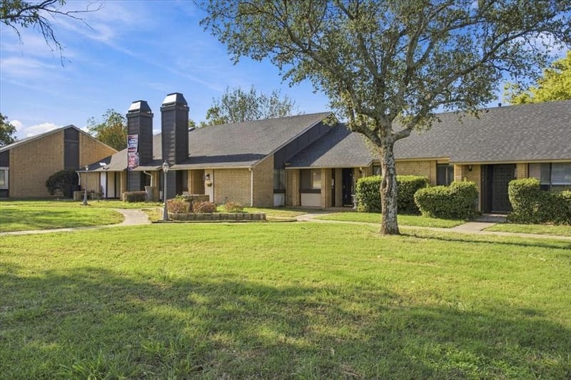 801 W Russell Avenue # 103, Bonham TX 75418 - Photo 4
