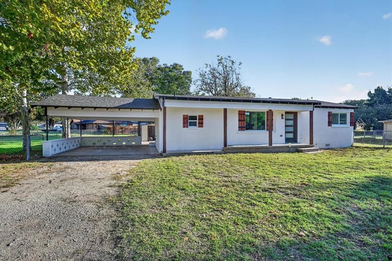 716 Kerry Lane, Azle TX 76020 - Photo 2