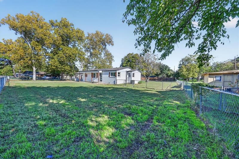 716 Kerry Lane, Azle TX 76020 - Photo 6