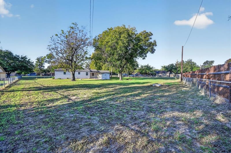 716 Kerry Lane, Azle TX 76020 - Photo 37
