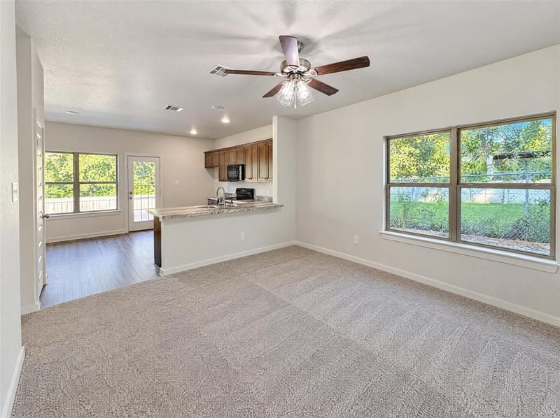 186 S Preston Street, Alvarado TX 76009 - Photo 2