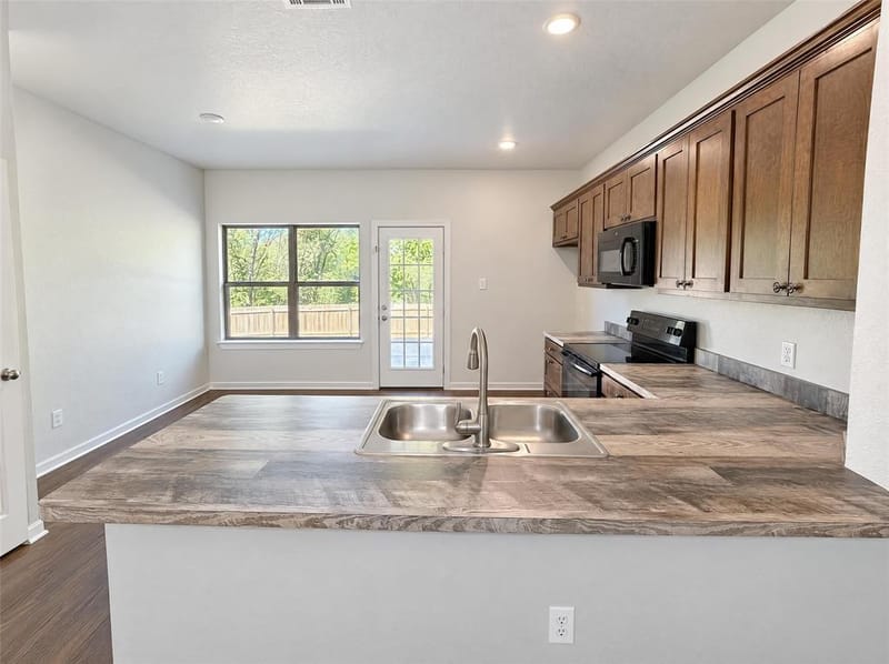 186 S Preston Street, Alvarado TX 76009 - Photo 6