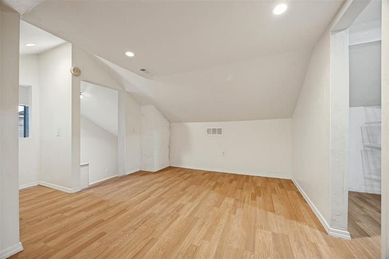 7011 Hammond Avenue, Dallas TX 75223 - Photo 27