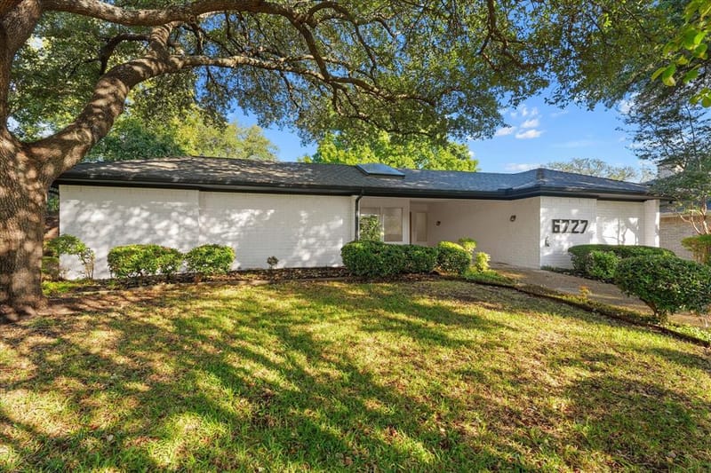 6727 Southpoint Drive, Dallas TX 75248 - Photo 2