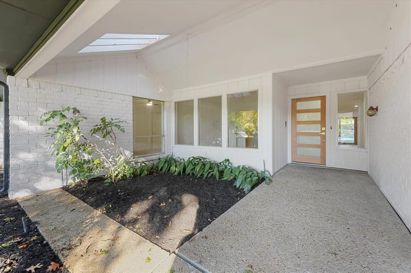 6727 Southpoint Drive, Dallas TX 75248 - Photo 3