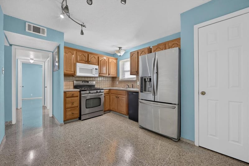 1302 Shelmar Drive, Arlington TX 76014 - Photo 9