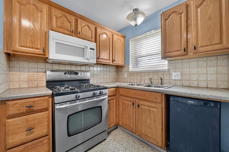 1302 Shelmar Drive, Arlington TX 76014 - Photo 10