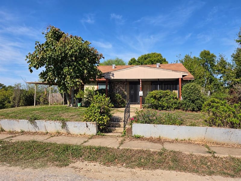1465 Avenue Avenue E, Fort Worth TX 76104 - Photo 2