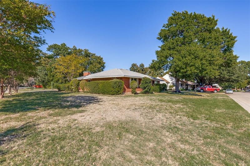 541 Woolsey Drive, Dallas TX 75224 - Photo 6