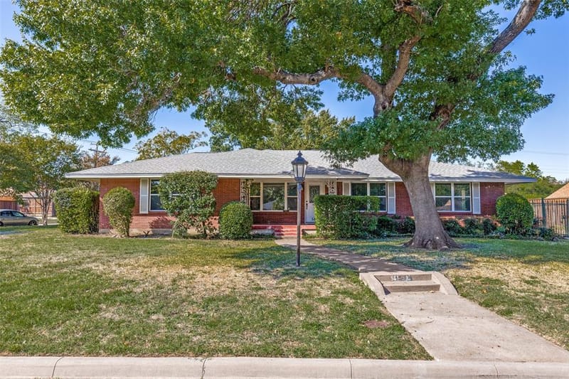 541 Woolsey Drive, Dallas TX 75224