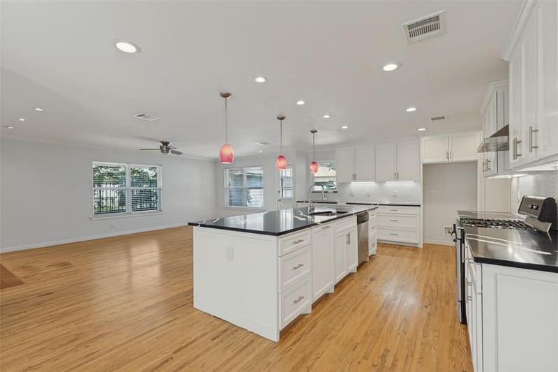 541 Woolsey Drive, Dallas TX 75224 - Photo 8