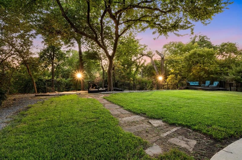 8559 S Mediterranean Circle, Dallas TX 75238 - Photo 31