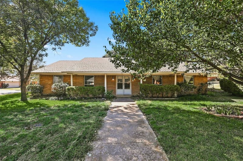 145 Hillside Lane, DeSoto TX 75115