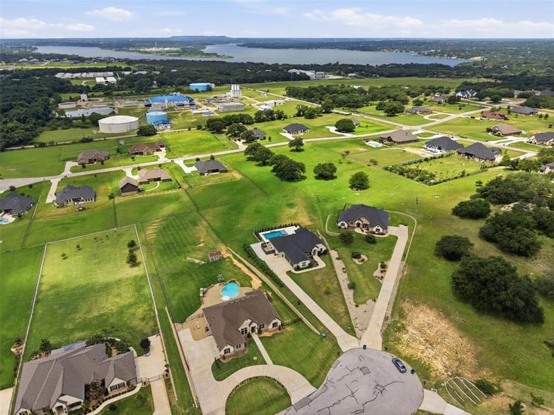 716 Coastal Meadows Court, Granbury TX 76049 - Photo 5