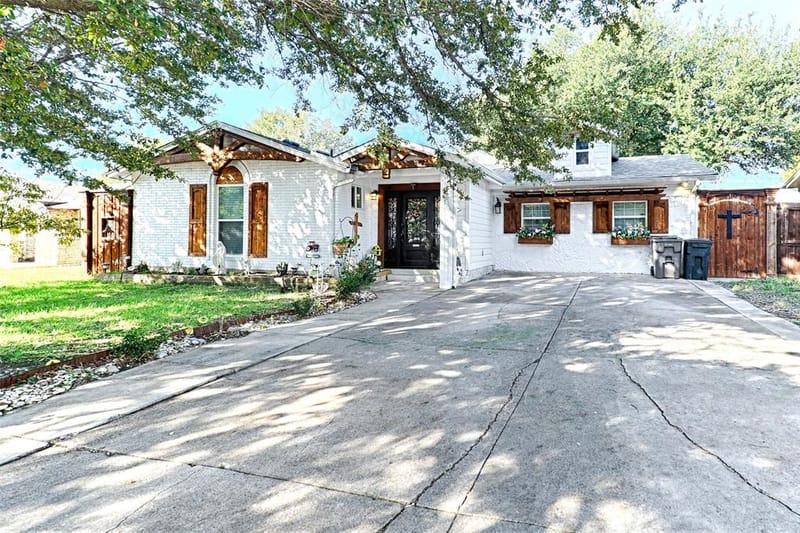405 Vicki Street, Keller TX 76248 - Photo 2