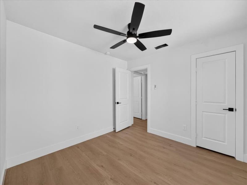 5502 Bainbridge Drive, Arlington TX 76018 - Photo 10