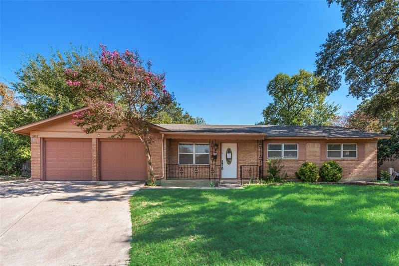 5613 Wimbleton Way, Fort Worth TX 76133 - Photo 2