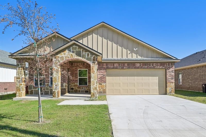 1221 S Rockwall Avenue, Terrell TX 75160 - Photo 2