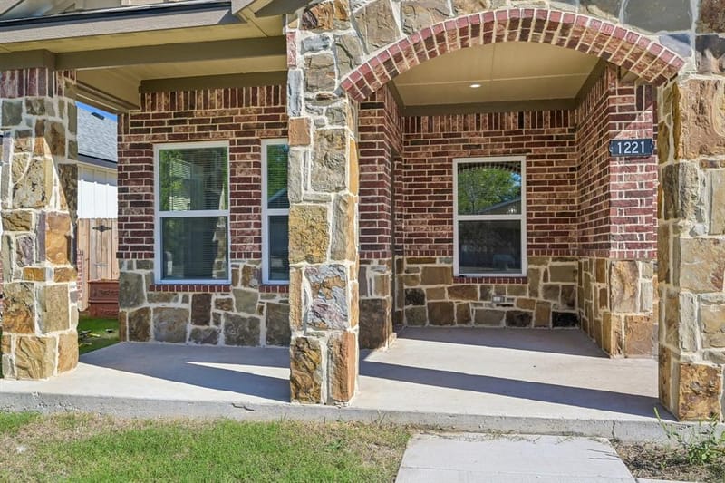 1221 S Rockwall Avenue, Terrell TX 75160 - Photo 6