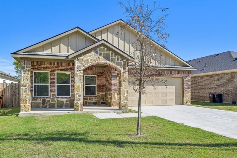 1221 S Rockwall Avenue, Terrell TX 75160 - Photo 3