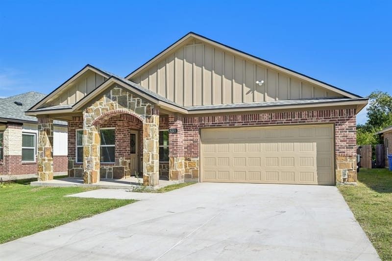 1221 S Rockwall Avenue, Terrell TX 75160