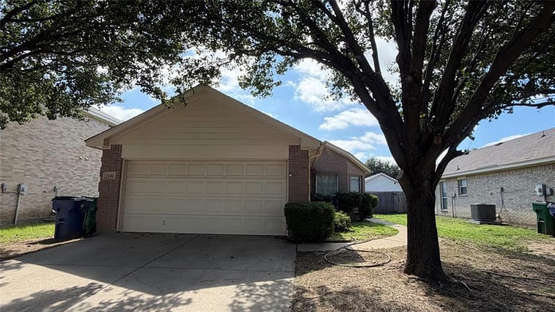1141 Boxwood Drive, Crowley TX 76036