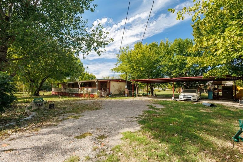 173 Hurst Circle, Ferris TX 75125 - Photo 3