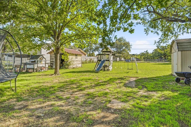 632 E Ross Avenue, De Leon TX 76444 - Photo 2