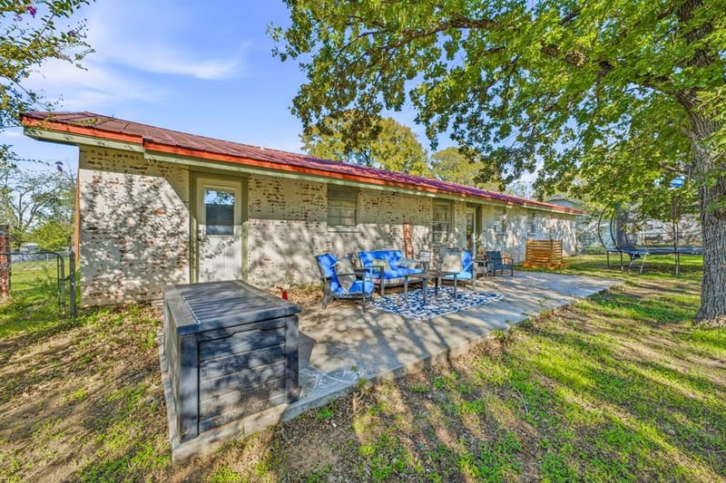 632 E Ross Avenue, De Leon TX 76444 - Photo 3