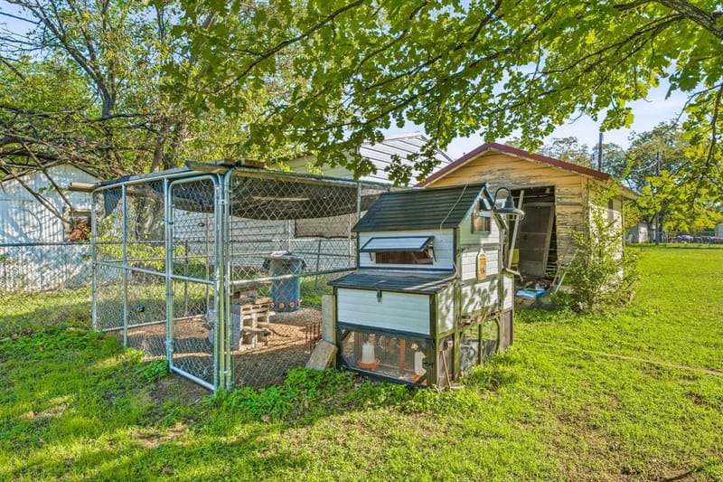 632 E Ross Avenue, De Leon TX 76444 - Photo 5