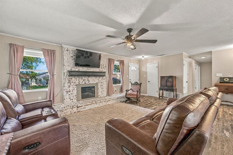 632 E Ross Avenue, De Leon TX 76444 - Photo 9
