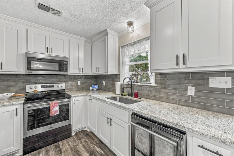 632 E Ross Avenue, De Leon TX 76444 - Photo 14