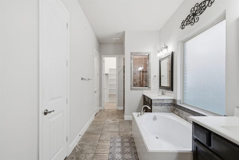 510 Garden Avenue, Euless TX 76039 - Photo 12