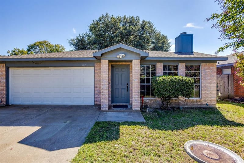 1417 Yorkshire Street, Fort Worth TX 76134 - Photo 2
