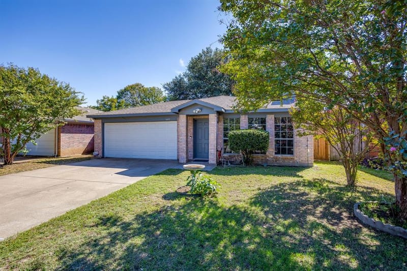 1417 Yorkshire Street, Fort Worth TX 76134 - Photo 3