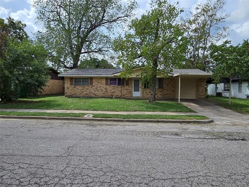 302 S Joyce Street, Lacy Lakeview TX 76705