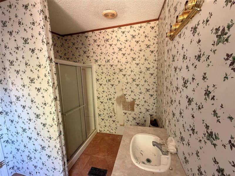 704 Lazy Springs Drive, Red Oak TX 75154 - Photo 5