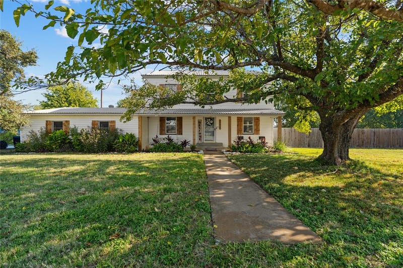 608 Johnson Drive, McGregor TX 76657 - Photo 3