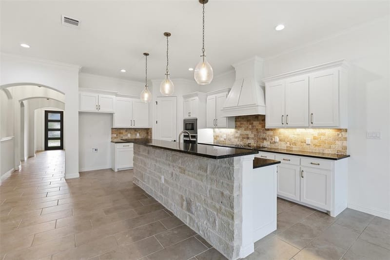 1473 Highland Park Circle, Granbury TX 76048 - Photo 2