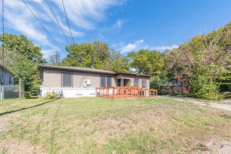 1210 Pollard Street, Greenville TX 75401 - Photo 2