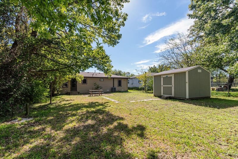 1210 Pollard Street, Greenville TX 75401 - Photo 20
