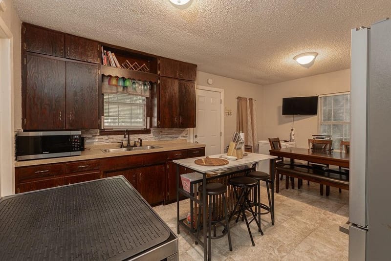 1210 Pollard Street, Greenville TX 75401 - Photo 8