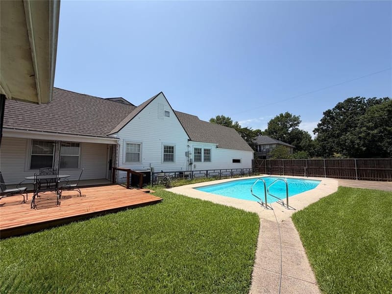 701 Market Street E, Honey Grove TX 75446 - Photo 2
