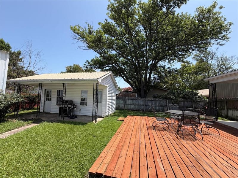 701 Market Street E, Honey Grove TX 75446 - Photo 32