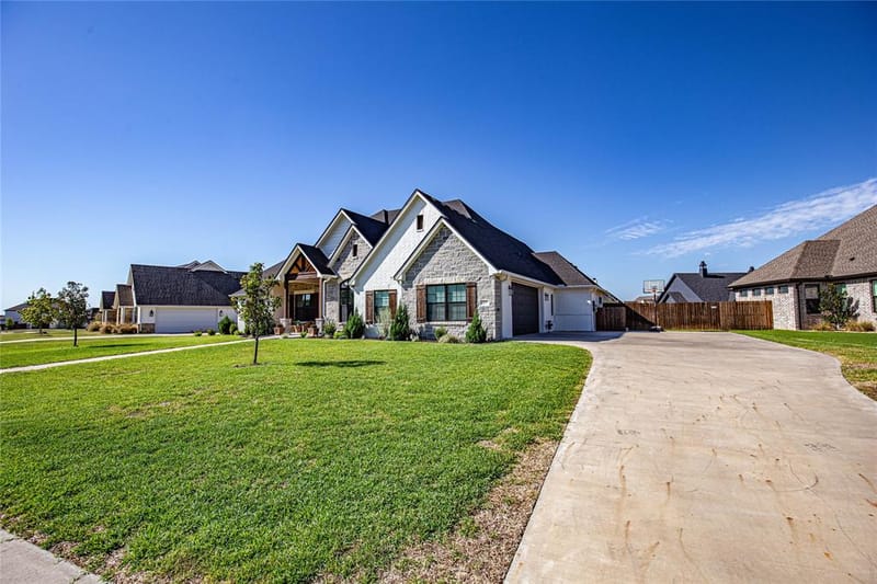 317 Champions Way, McGregor TX 76657 - Photo 36
