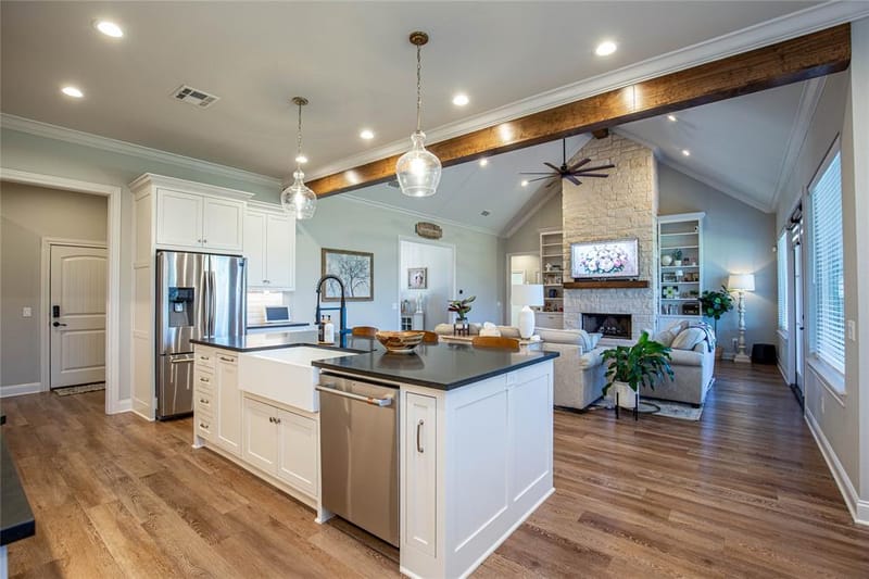 317 Champions Way, McGregor TX 76657 - Photo 11