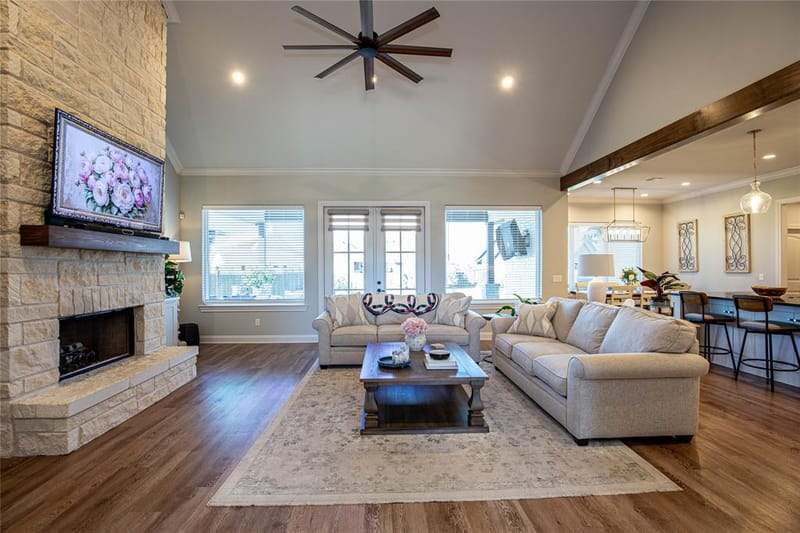 317 Champions Way, McGregor TX 76657 - Photo 4
