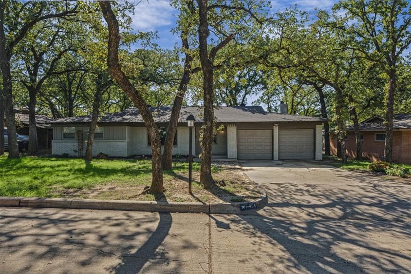 6404 Ravenswood Drive, Fort Worth TX 76112 - Photo 2