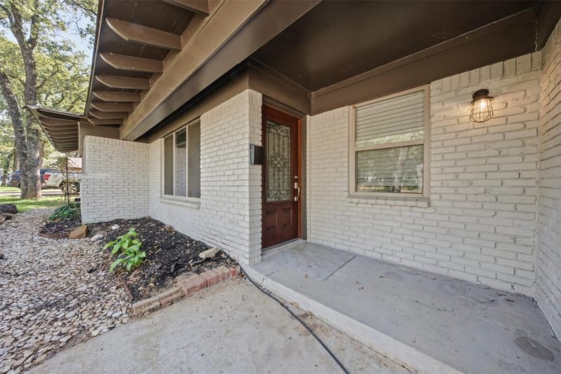 6404 Ravenswood Drive, Fort Worth TX 76112 - Photo 3