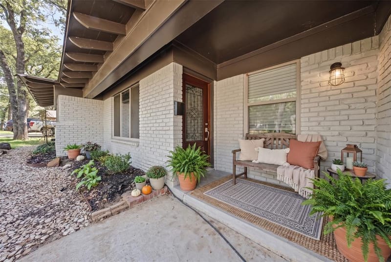 6404 Ravenswood Drive, Fort Worth TX 76112
